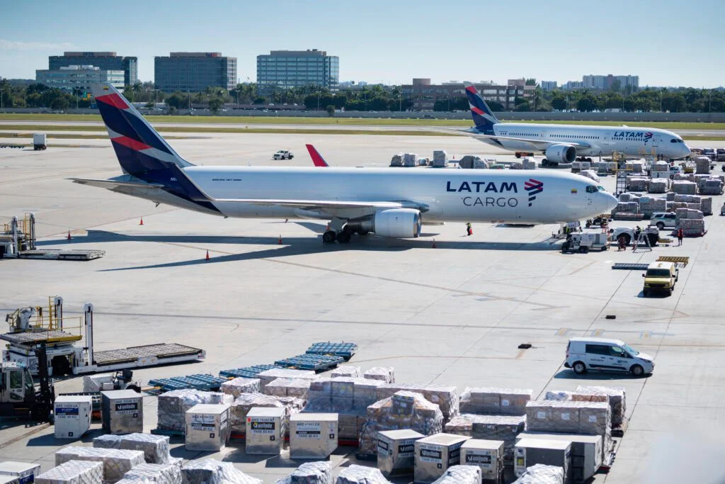 LATAM Cargo inicia transporte em Fernando de Noronha